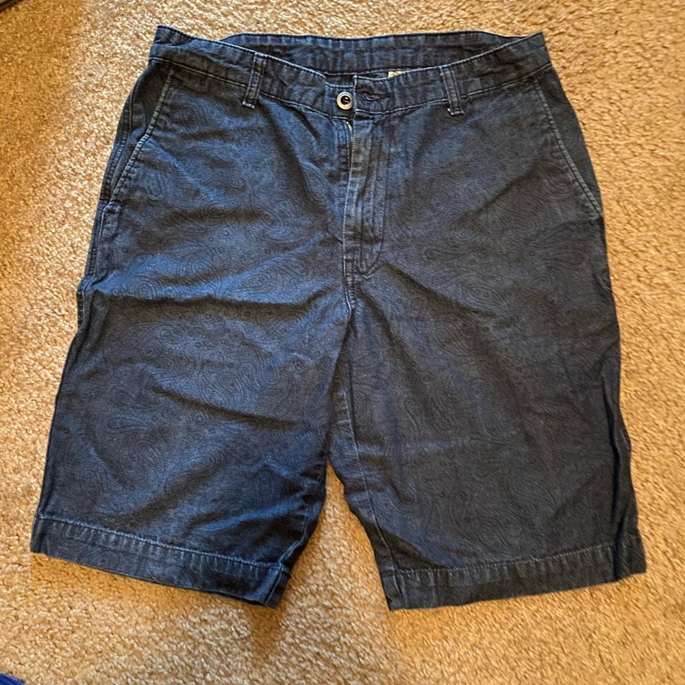 Men’s flat front casual shorts